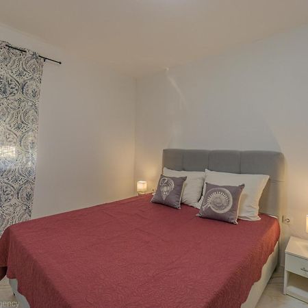 Ivica Super Comfortable, Newly Furnished Apartment In A Top Location Metajna Exterior photo